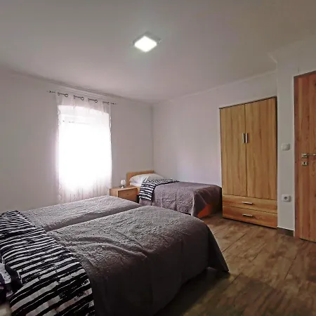 Apartmaji Ana Apartment