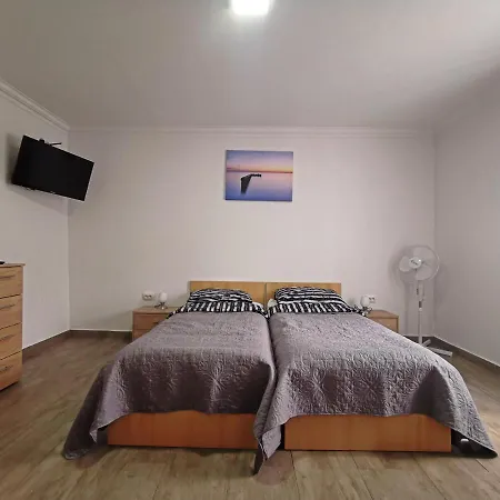 Apartment Apartmaji Ana